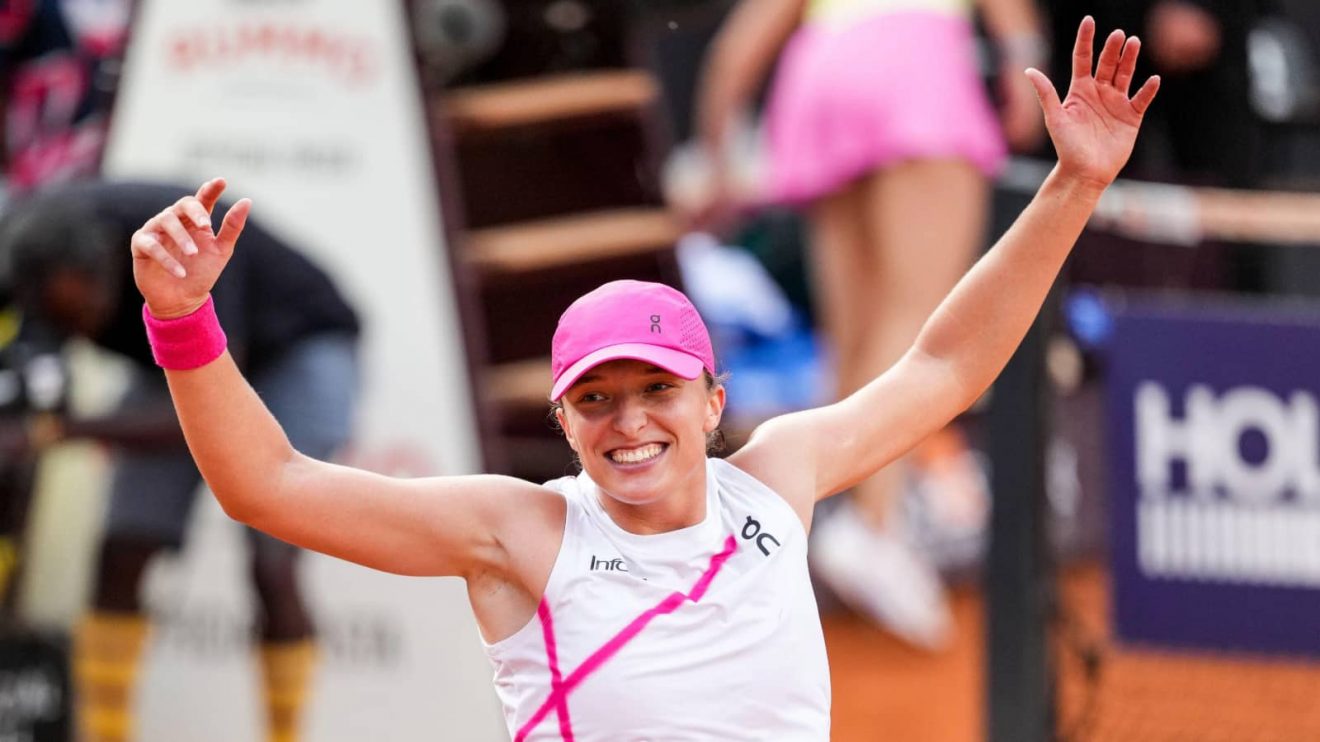 Iga Swiatek celebrates victory during the Women's Singles final match between Iga Swiatek and Aryna Sabalenka on Day Thirteen of Internazionali BNL D'Italia 2024 at Foro Italico on May 16, 2024 in Rome, Italy.