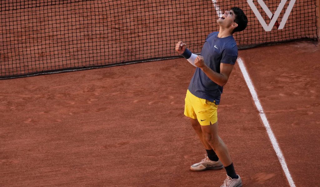 Carlos Alcaraz celebrates his French Open win against Jannik Sinner