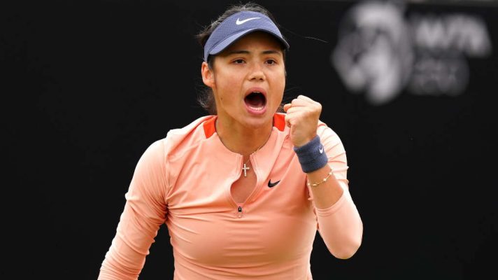 Emma Raducanu fistpumps