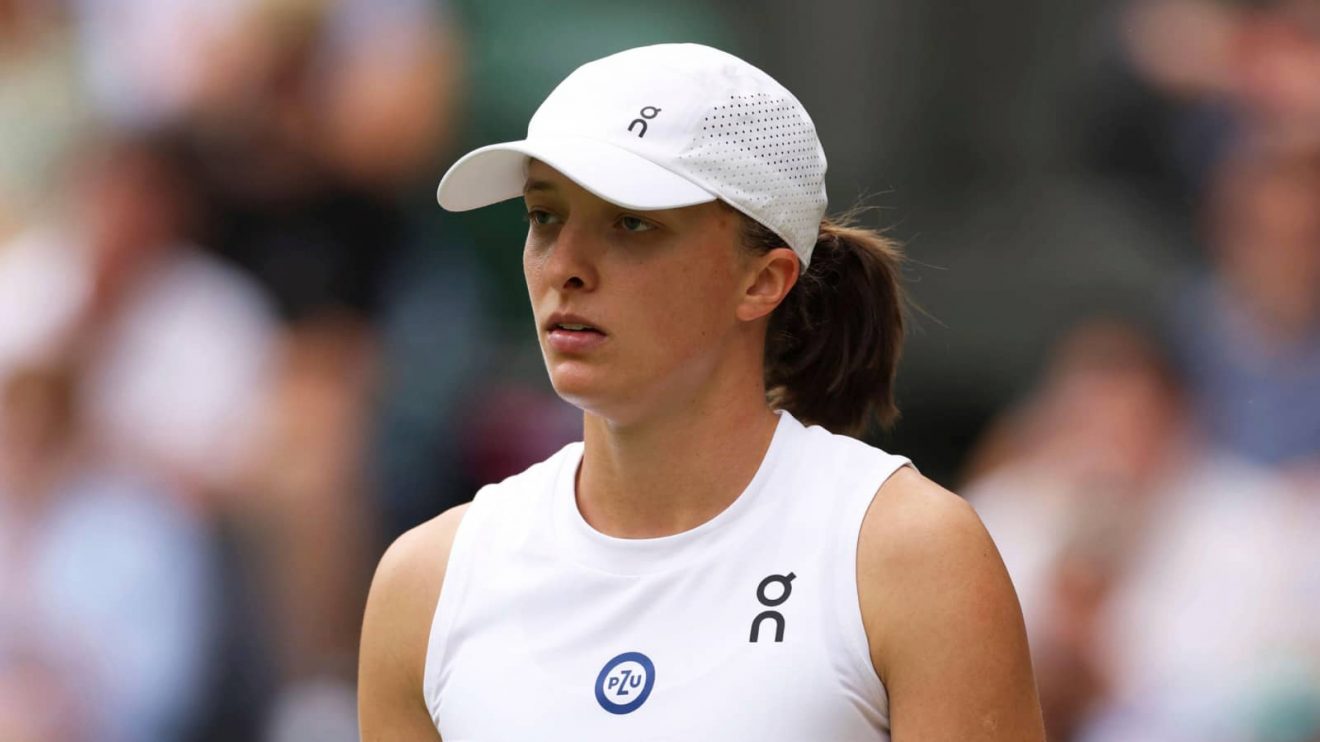 Iga Swiatek in action at Wimbledon