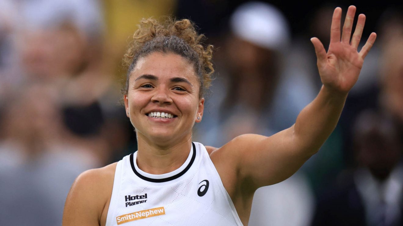 Jasmine Paolini celebrates