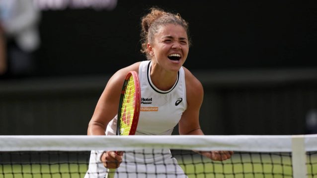 Jasmine Paolini celebrates reaching the Wimbledon final