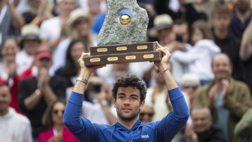 Matteo Berrettini lifts the Gstaad trophy