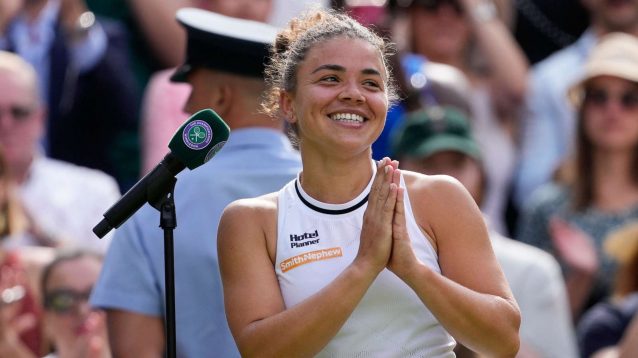 Jasmine Paolini celebrates after her match