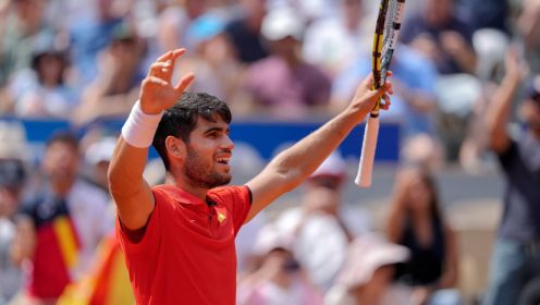 Carlos Alcaraz celebrates reaching the Paris Olympics gold medal match