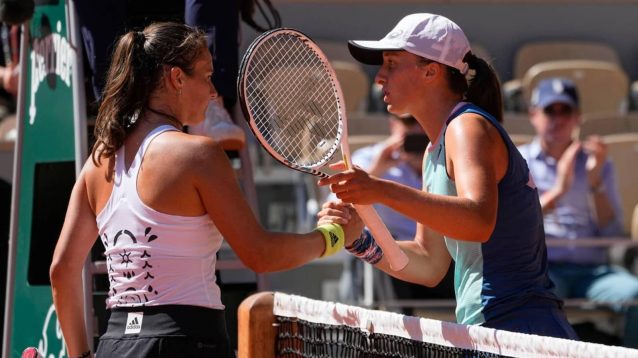 Daria Kasatkina and Iga Swiatek shake hands after a match