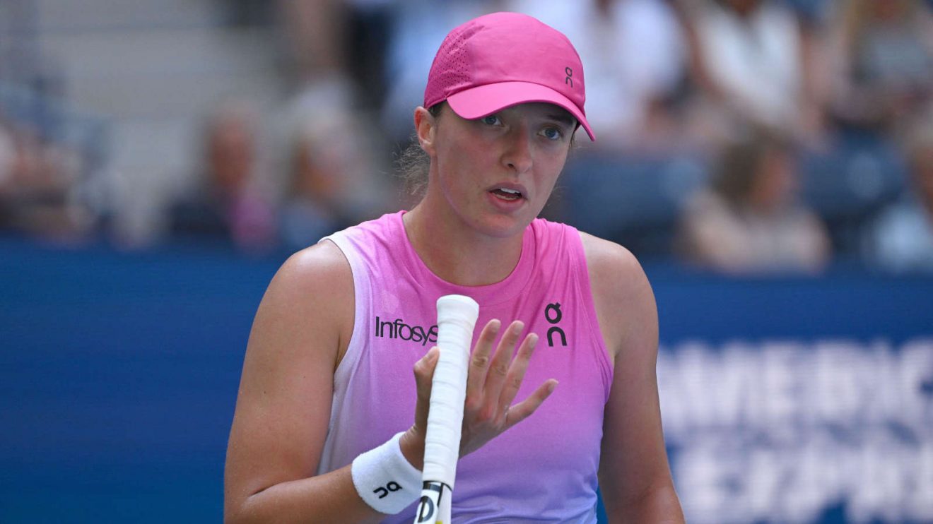 Iga Swiatek in action