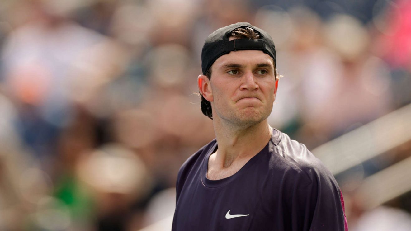 Jack Draper in action