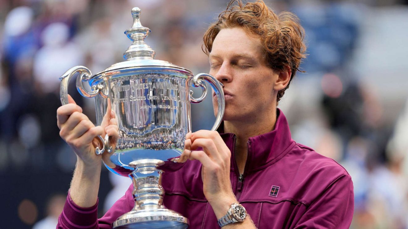 Jannik Sinner with the US Open trophy