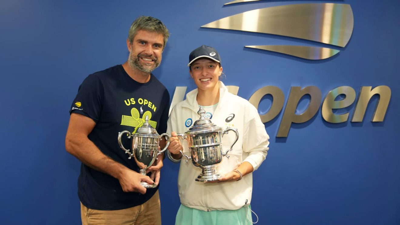 Iga Swiatek with coach Tomasz Wiktorowski after winning the 2022 US Open