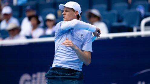 Jannik Sinner wearing a sleeve on his arm at the 2025 Cincinnati Open.