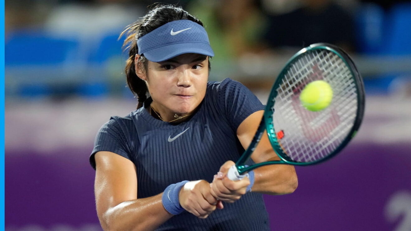 Emma Raducanu playing in Seoul
