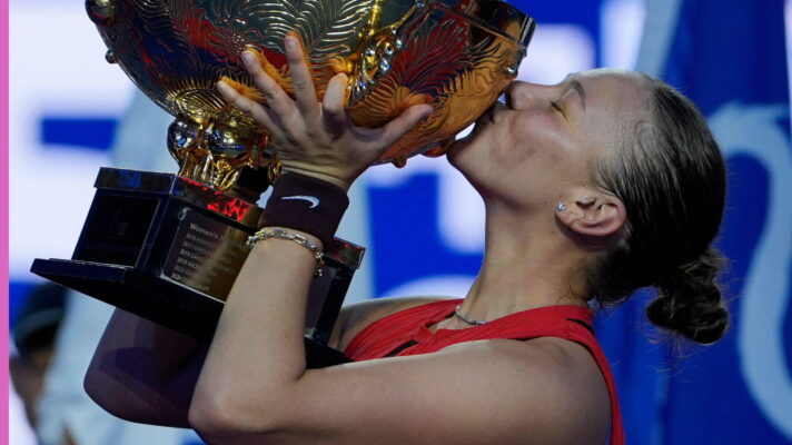 Pictured: Amanda Anisimova kisses the China Open trophy.