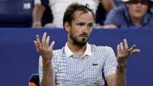 Daniil Medvedev waves his hands