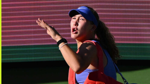 Pictured: Mirra Andreeva swears while leaving the court