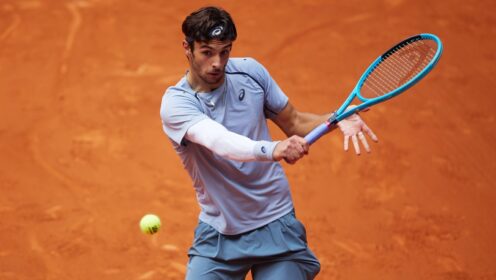 Lorenzo Musetti hits a sliced backhand