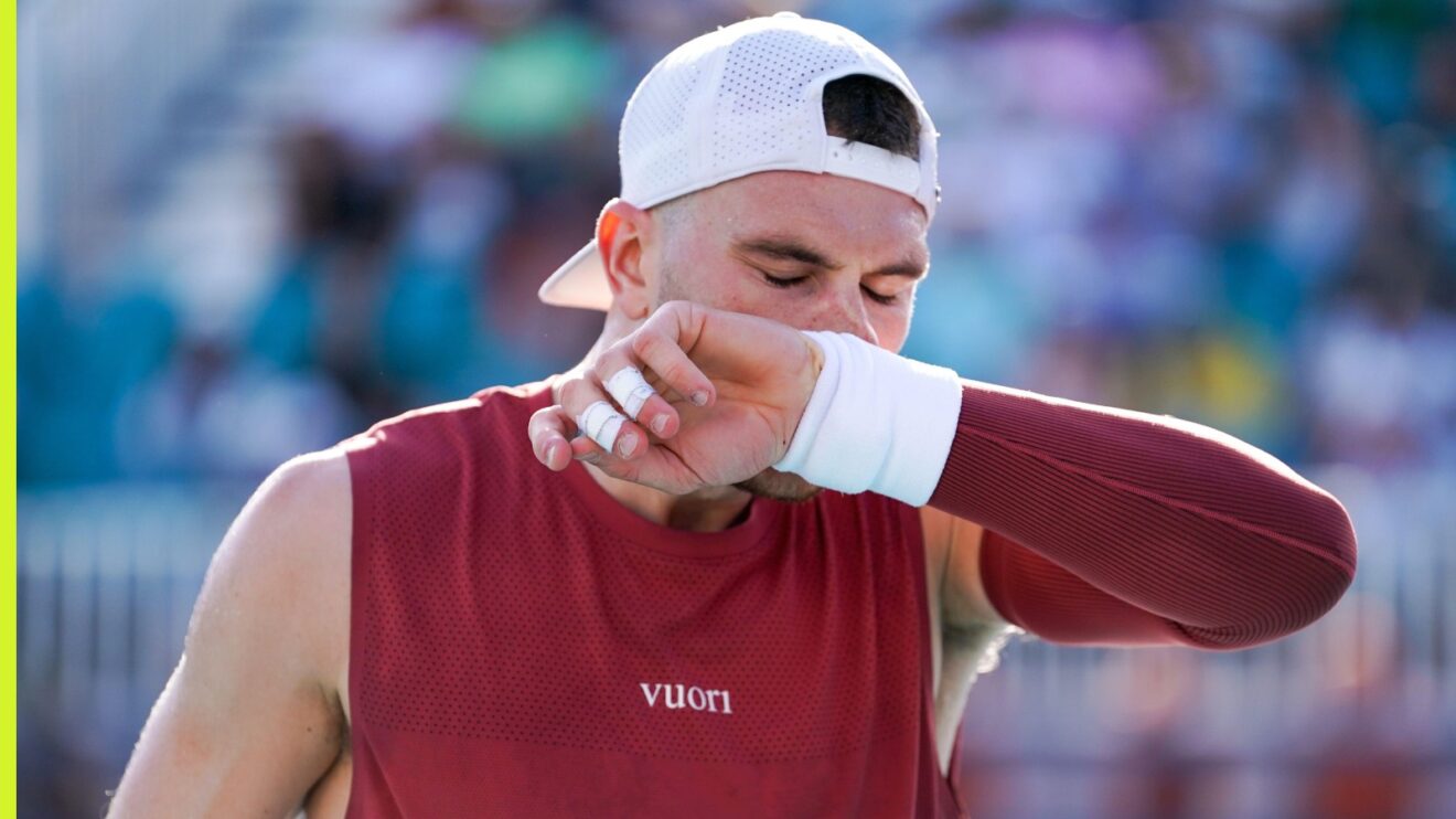 Jack Draper grimaces