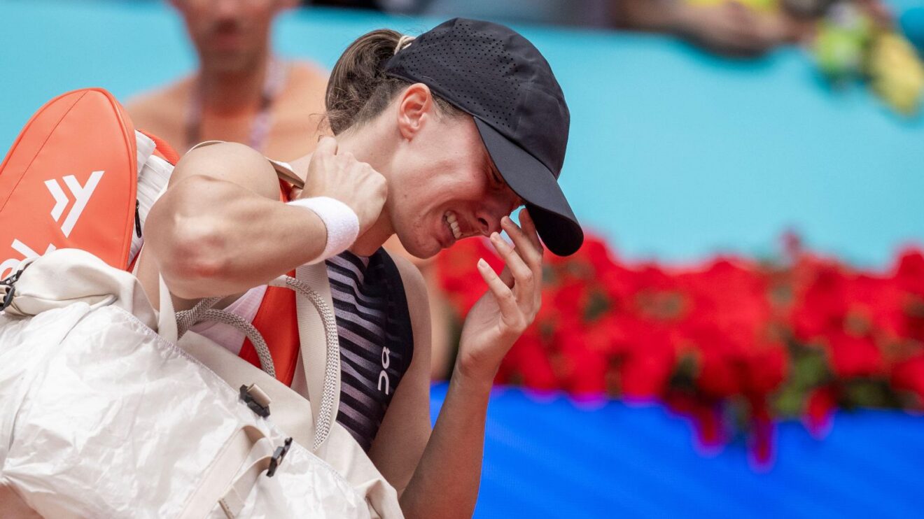 Pictured: Iga Swiatek leaves the court in tears