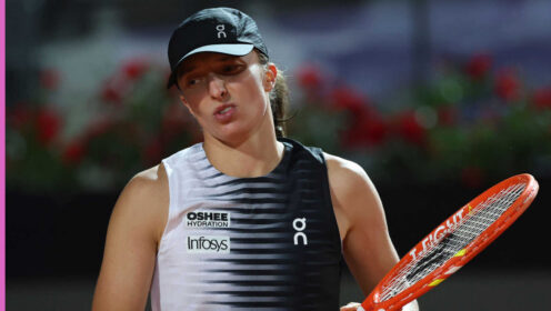 Pictured: A frustrated Iga Swiatek