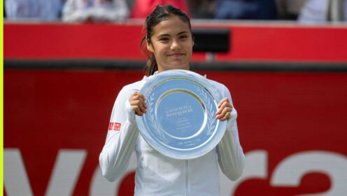 Pictured: Emma Raducanu with Queen's Club runner-up trophy