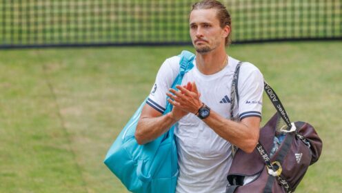 Alexander Zverev applauding the crowd after his defeat to Taylor Fritz at the 2026 Halle Open