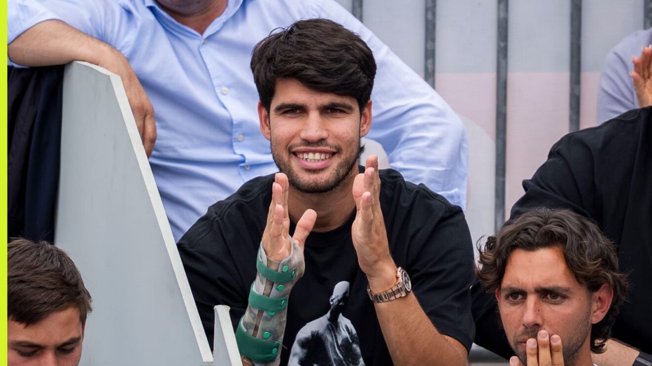 Carlos Alcaraz wearing a wrist brace