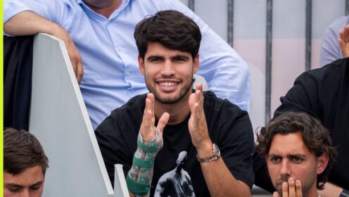 Carlos Alcaraz wearing a wrist brace