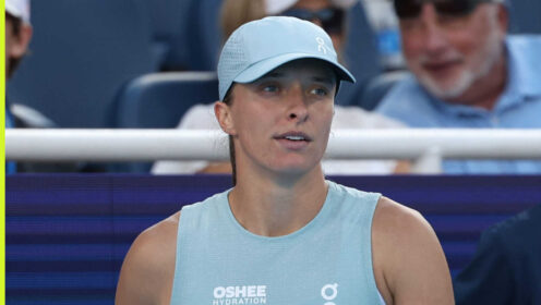 Pictured: A frustrated Iga Swiatek