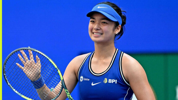 Picture: Alex Eala applauds fans after her match
