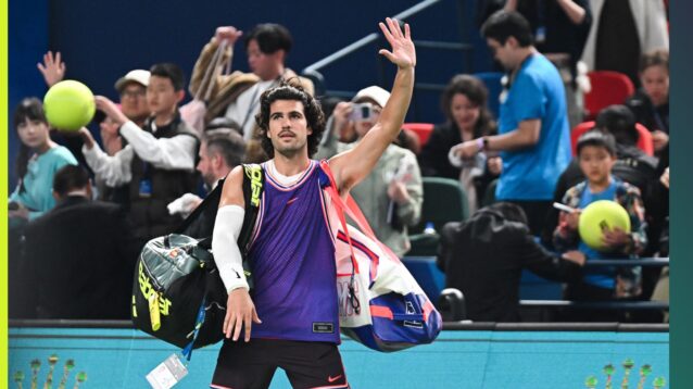 Carlos Alcaraz waving goodbye to the Shanghai Masters.