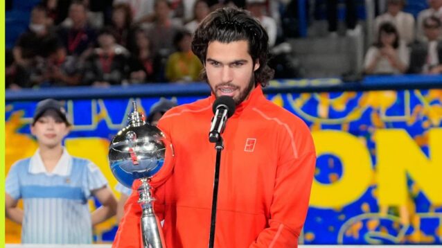 Carlos Alcaraz speaks at the Japan Open trophy ceremony